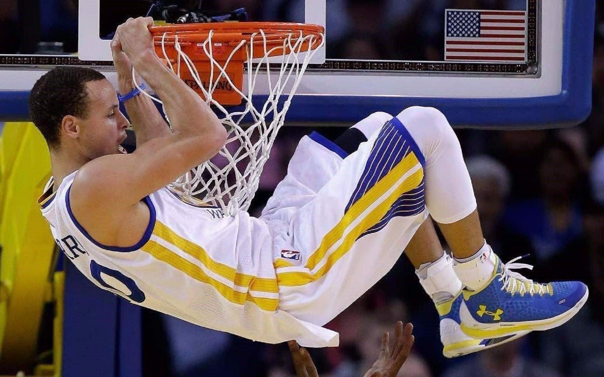 跨界王者,当足球巨星莱万接管NBA总决赛,巴黎生死战背后的体育哲学